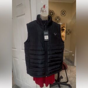 True Religion Men Black Puffer Vest. SZ M. NWT.